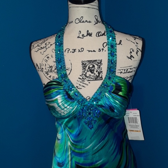 BNWT Morgan & Co. Backless Halter Formal Dress - Picture 2 of 8